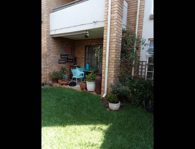 2 BEDROOM FLAT SOLD IN DIE HOEWES